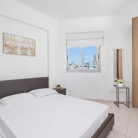 Downtown Urban 2 Bedroom * 拉纳卡