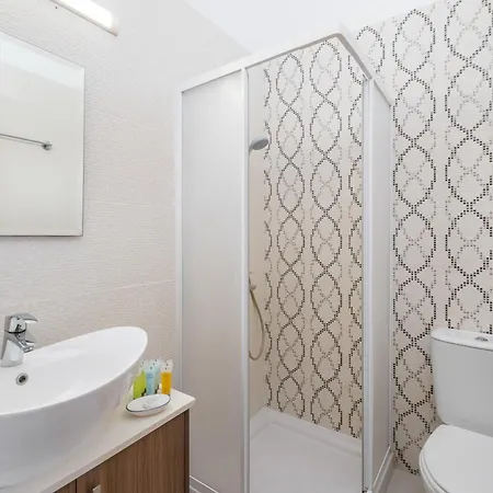 Downtown Urban 2 Bedroom 公寓 *
