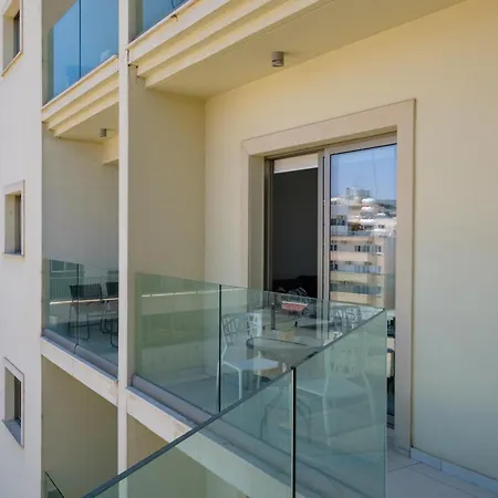 Downtown Urban 2 Bedroom * 拉纳卡