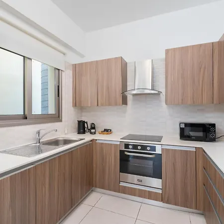 Downtown Urban 2 Bedroom * 拉纳卡